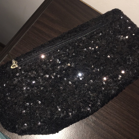 SOLD💥 5 for $20 💥Victoria’s secret sequin clutch - Picture 2 of 6